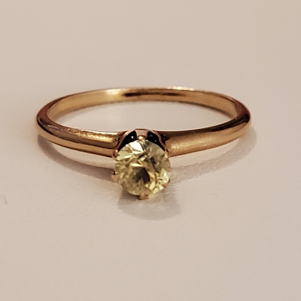 14k yg solitaire yellow topaz ring